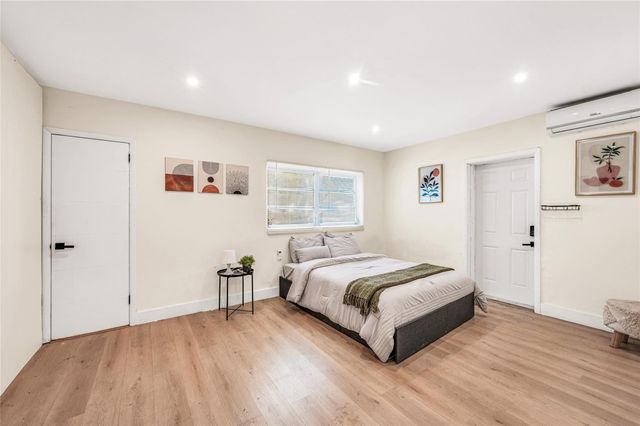 1760 NE 13th Street, Fort Lauderdale, FL 33304