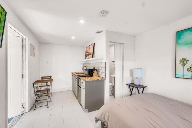 1760 NE 13th Street, Fort Lauderdale, FL 33304