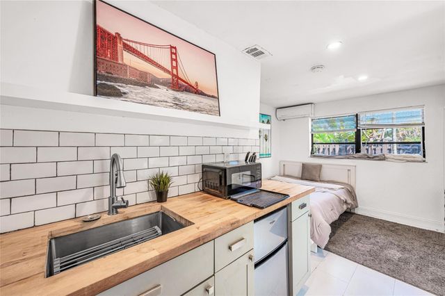 1760 NE 13th Street, Fort Lauderdale, FL 33304