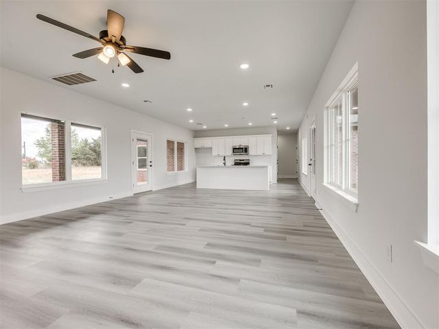 10190 S Meadows Lane, Guthrie, OK 73044