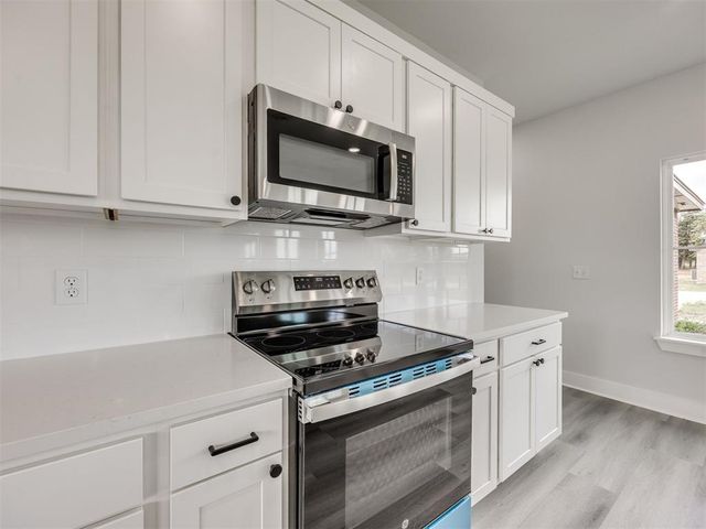 10190 S Meadows Lane, Guthrie, OK 73044