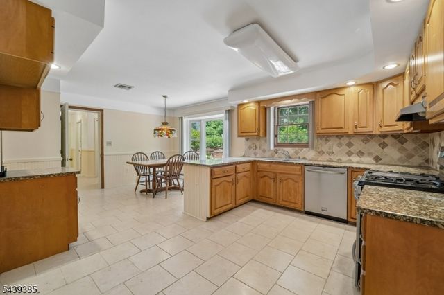 62 Parkway, Rochelle Park Twp., NJ 07662