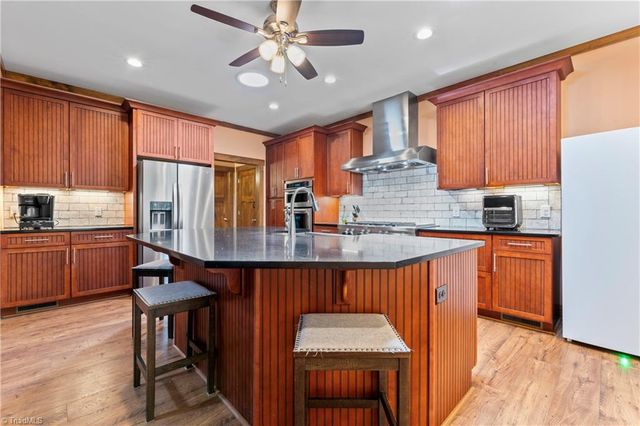 1420 Burnetts Chapel Road, Greensboro, NC 27407