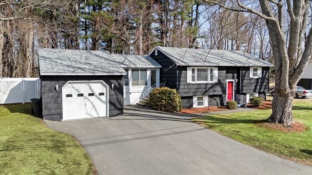 58 Oakcrest Circle, Methuen, MA 01844