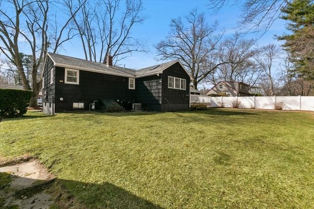 58 Oakcrest Circle, Methuen, MA 01844