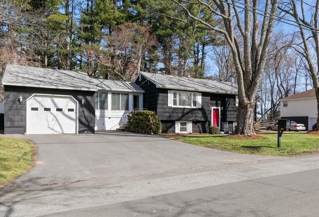 58 Oakcrest Circle, Methuen, MA 01844