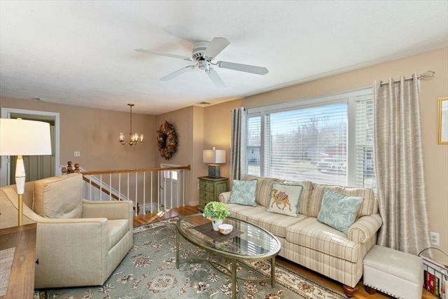 58 Oakcrest Circle, Methuen, MA 01844