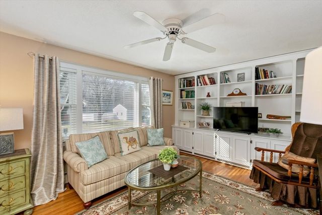 58 Oakcrest Circle, Methuen, MA 01844