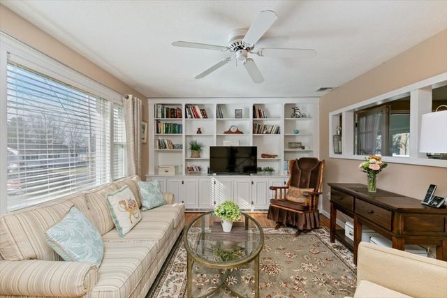 58 Oakcrest Circle, Methuen, MA 01844