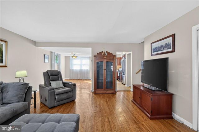 506 INMAN TER, Willow Grove, PA 19090