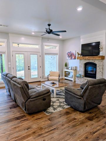 102 Merritt Road, Greenbrier, AR 72058