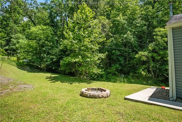 300 Dutch Road, Charleston, WV 25302