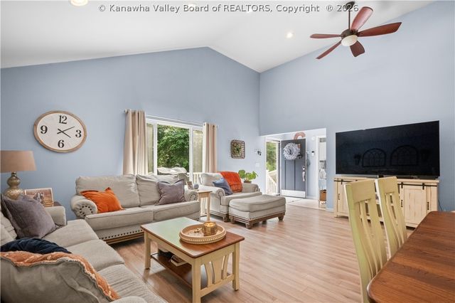 300 Dutch Road, Charleston, WV 25302