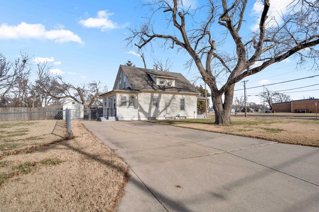 1021 Old Main, Newton, KS 67114