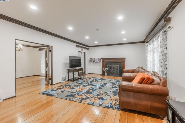 22128 Prospect St, Hayward, CA 94541
