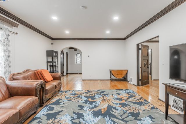 22128 Prospect St, Hayward, CA 94541