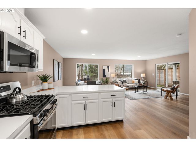 8910 N EDISON St N, Portland, OR 97203