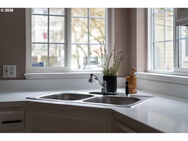 8910 N EDISON St N, Portland, OR 97203