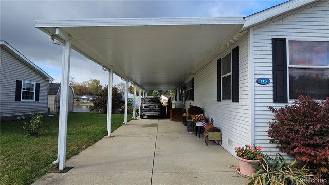 115 Pine Lakes Drive W, Lapeer, MI 48446