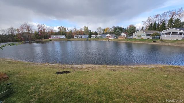 115 Pine Lakes Drive W, Lapeer, MI 48446