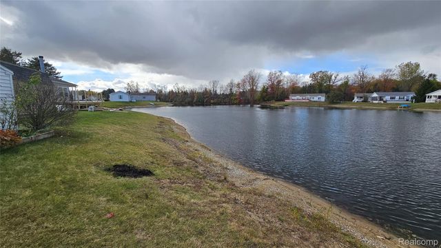 115 Pine Lakes Drive W, Lapeer, MI 48446