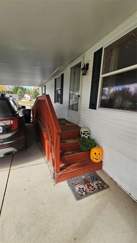 115 Pine Lakes Drive W, Lapeer, MI 48446