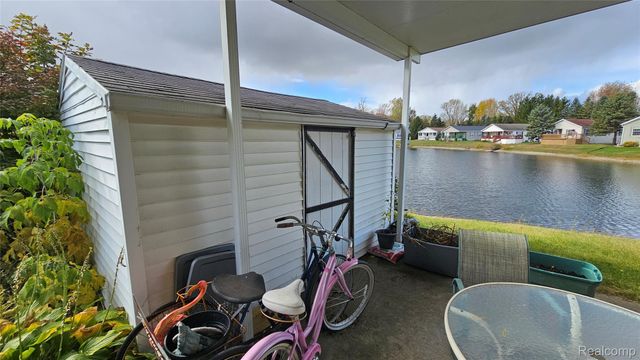 115 Pine Lakes Drive W, Lapeer, MI 48446
