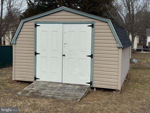 106 LINDA LN, Colonial Beach, VA 22443