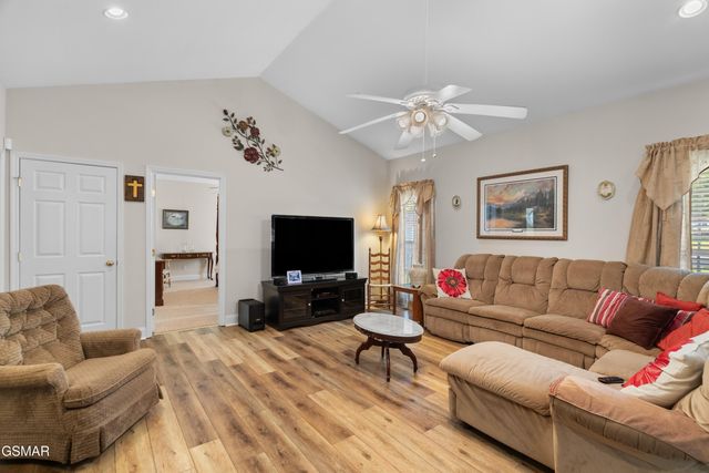 2150 Katie Lane, Dandridge, TN 37725