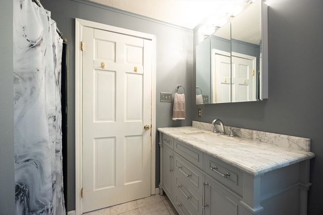 11 Edgeworth Street, Billerica, MA 01821