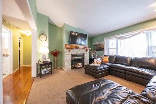 11 Edgeworth Street, Billerica, MA 01821