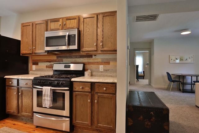 648 S Peach Tree Avenue, Springfield, MO 65802