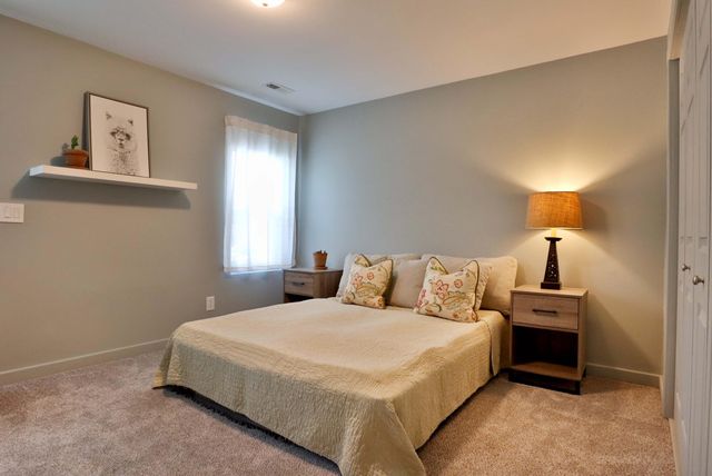 648 S Peach Tree Avenue, Springfield, MO 65802