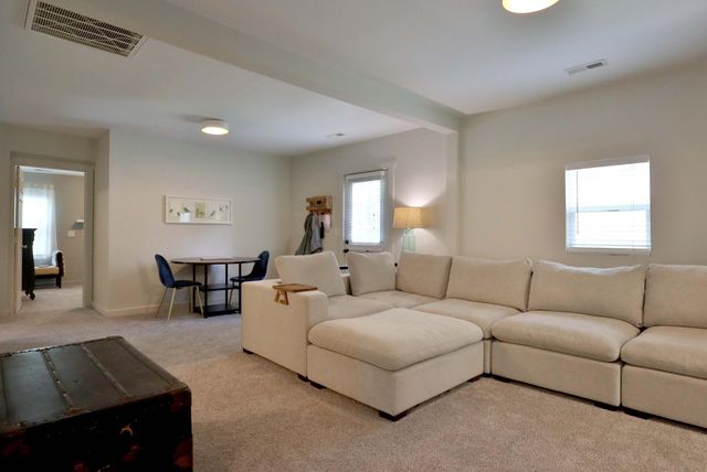 648 S Peach Tree Avenue, Springfield, MO 65802