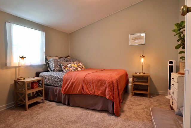 648 S Peach Tree Avenue, Springfield, MO 65802