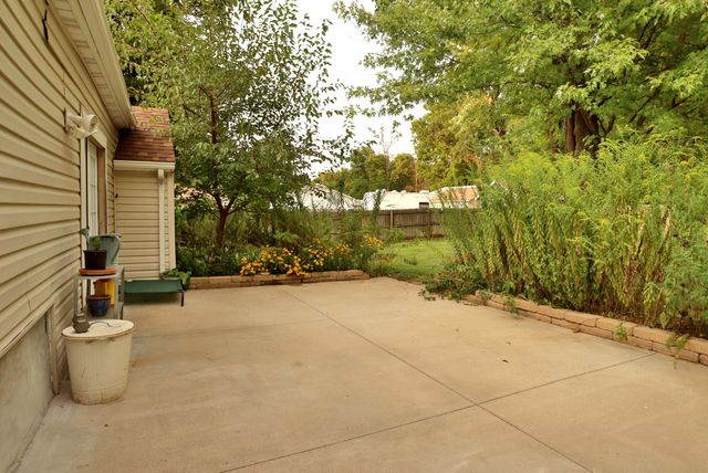 648 S Peach Tree Avenue, Springfield, MO 65802