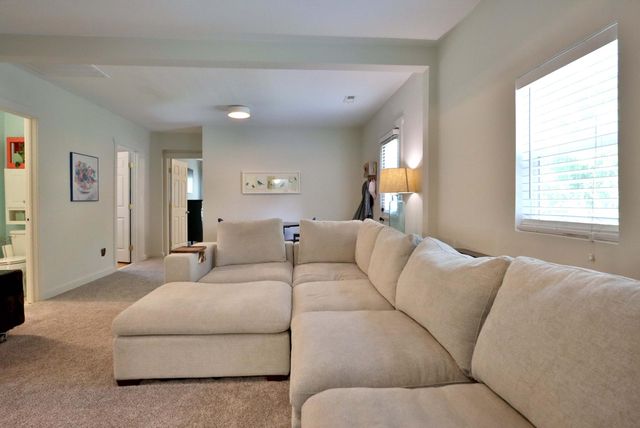 648 S Peach Tree Avenue, Springfield, MO 65802