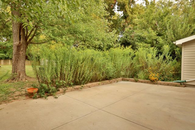 648 S Peach Tree Avenue, Springfield, MO 65802