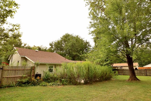 648 S Peach Tree Avenue, Springfield, MO 65802