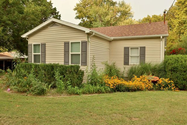 648 S Peach Tree Avenue, Springfield, MO 65802