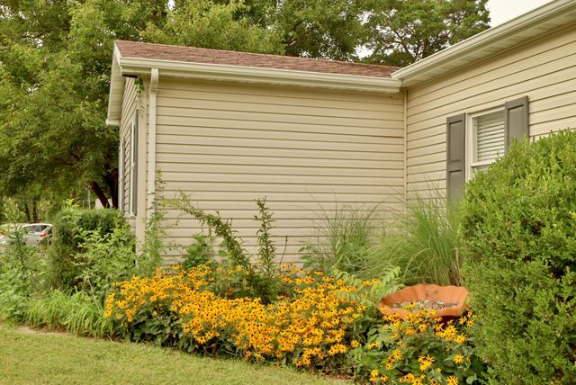 648 S Peach Tree Avenue, Springfield, MO 65802