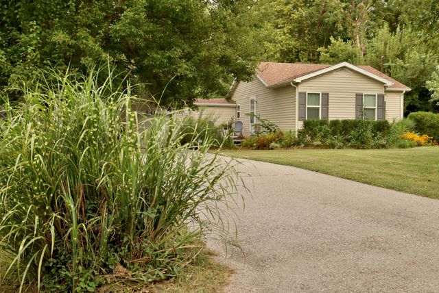 648 S Peach Tree Avenue, Springfield, MO 65802