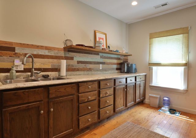 648 S Peach Tree Avenue, Springfield, MO 65802