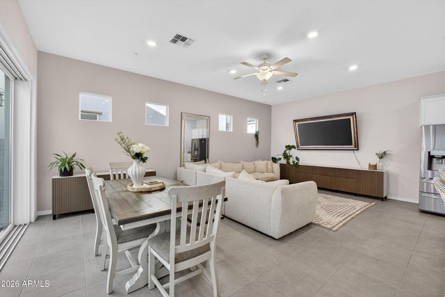 1568 E SHANNON Street, Gilbert, AZ 85295