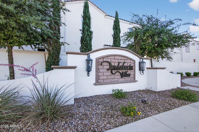 1568 E SHANNON Street, Gilbert, AZ 85295