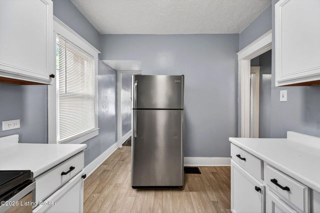 3914 River Park Dr, Louisville, KY 40211