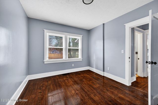 3914 River Park Dr, Louisville, KY 40211