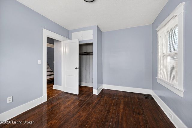 3914 River Park Dr, Louisville, KY 40211