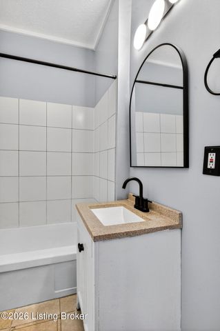 3914 River Park Dr, Louisville, KY 40211