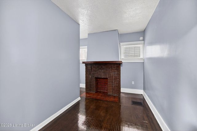 3914 River Park Dr, Louisville, KY 40211